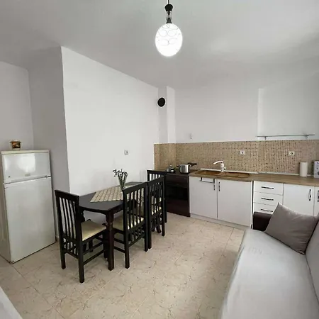 Ronaldo'S Apartment Pogradec Exterior photo